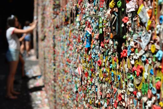 6 benefits of chewing gum at the gum wall in seattle